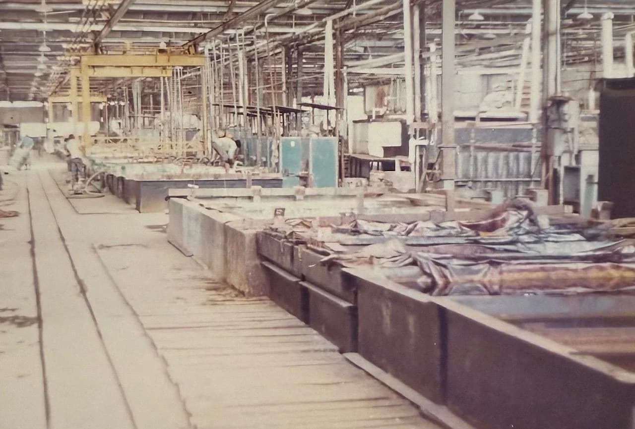 The Estañadora chrome plating factory floor
